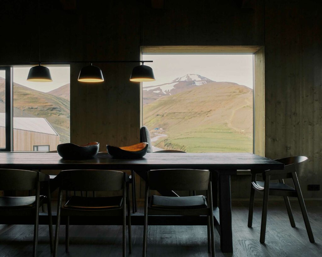 Dining room with mistycal light and large windows overlooking the mountains