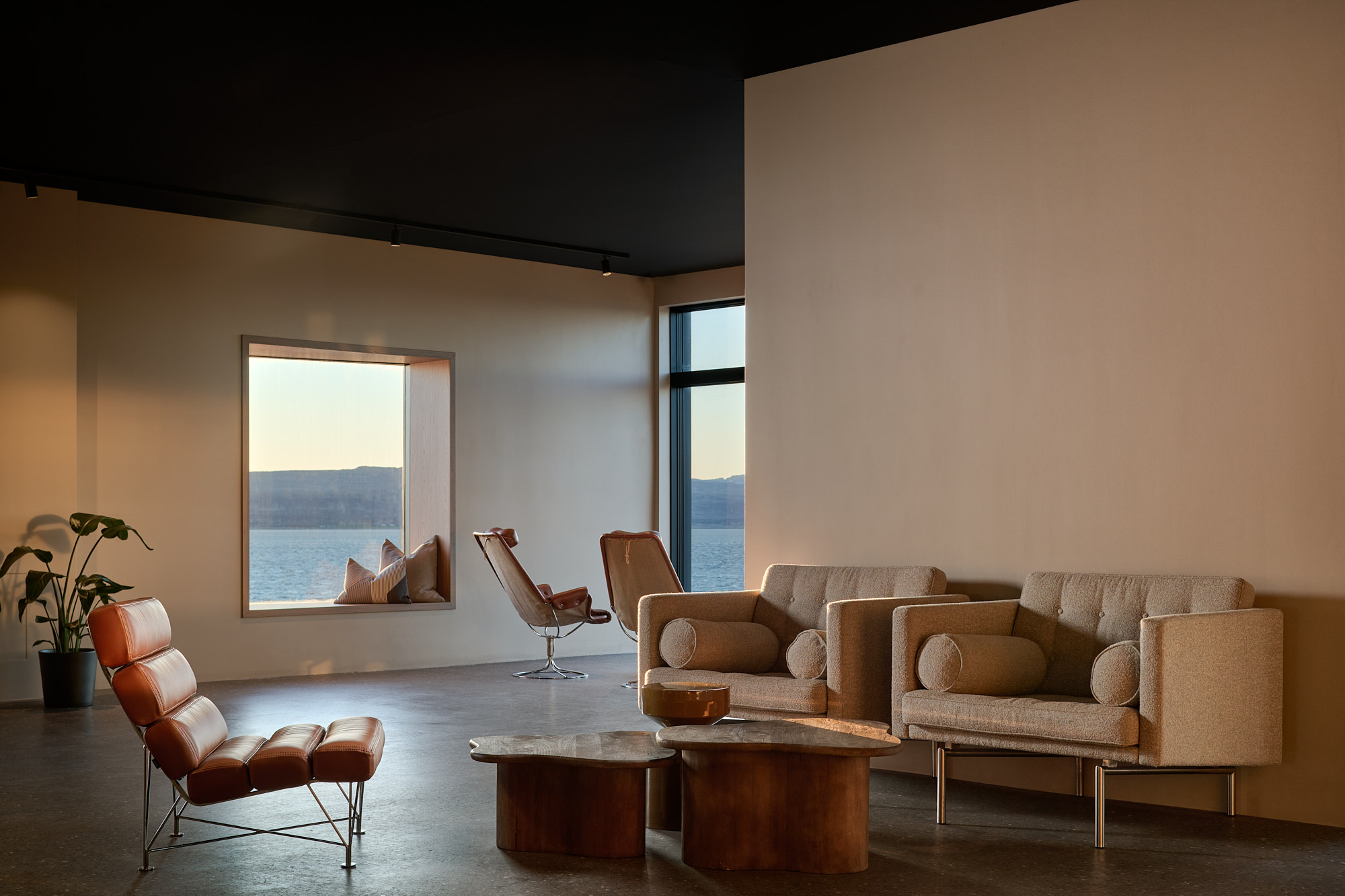 Black Sand Hotel | Studio CAPN